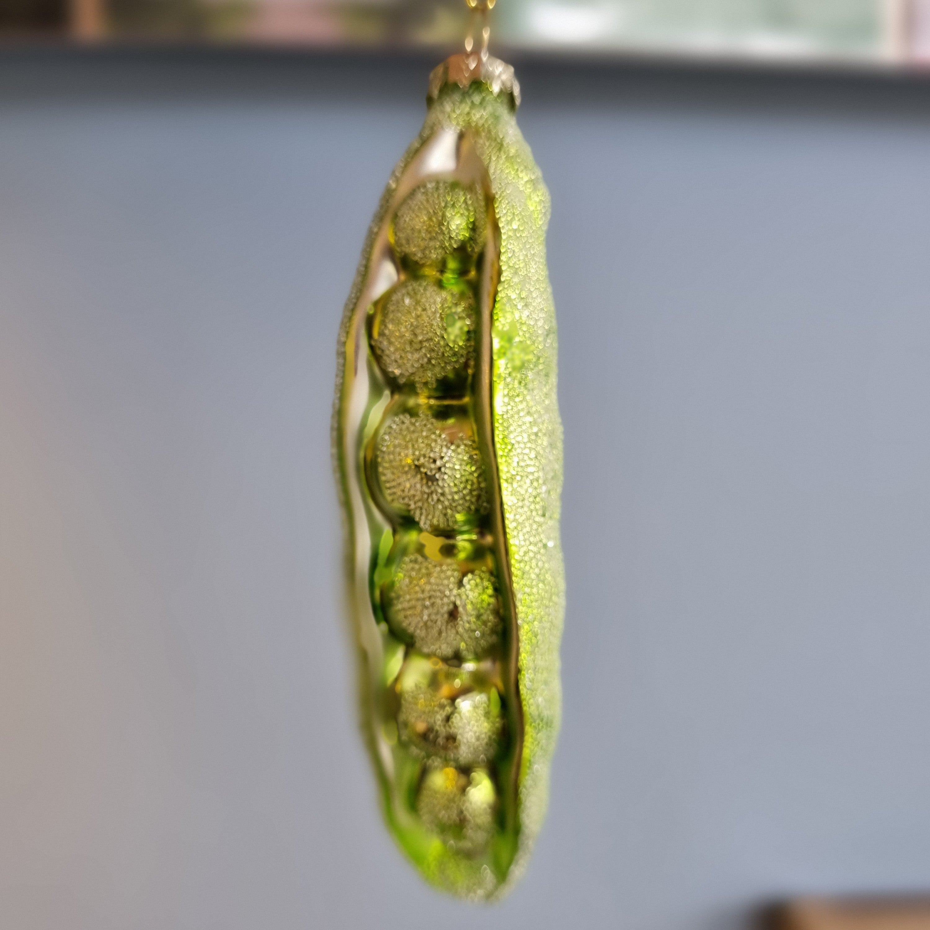 Sugared Peas in a Pod Decoration