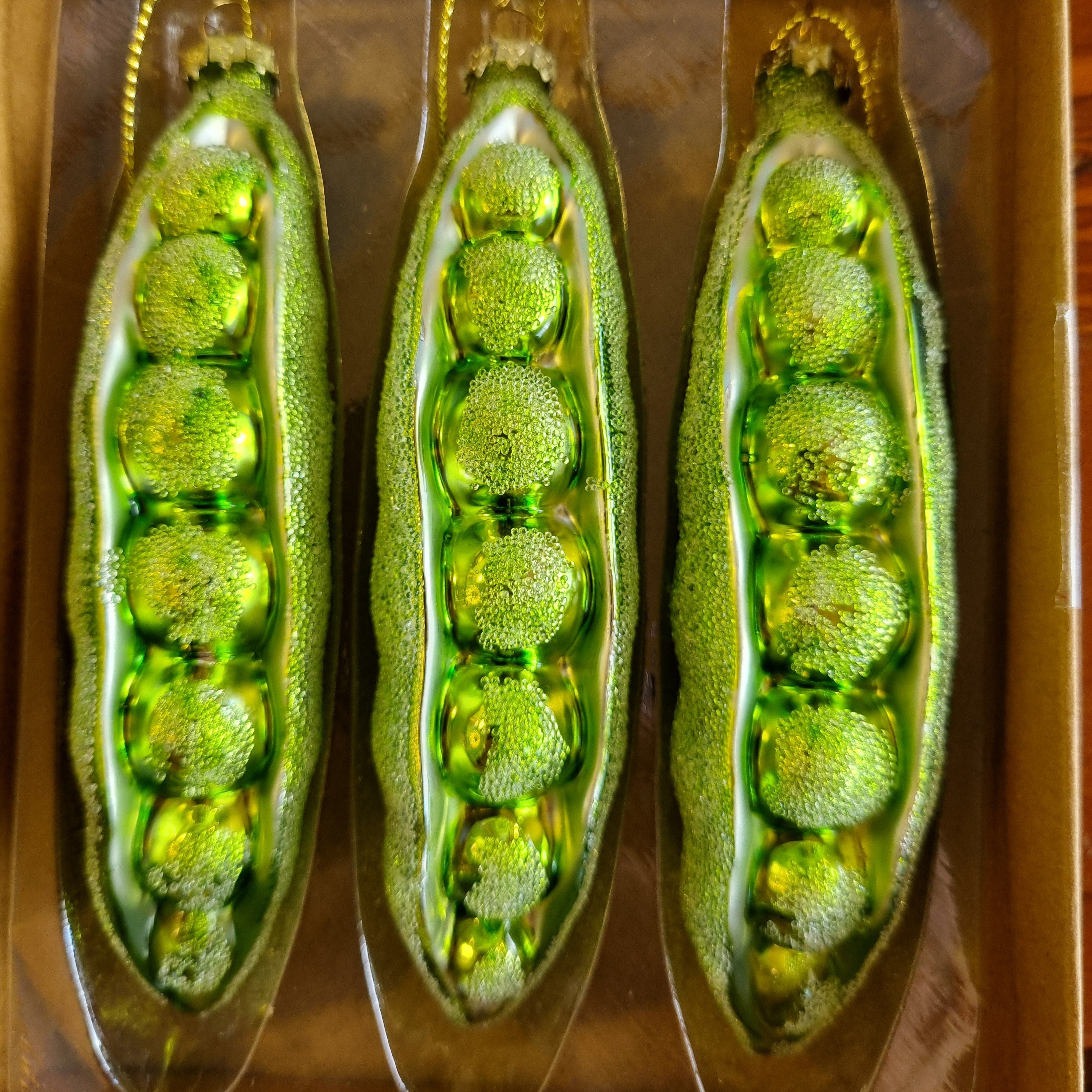 Sugared Peas in a Pod Decoration