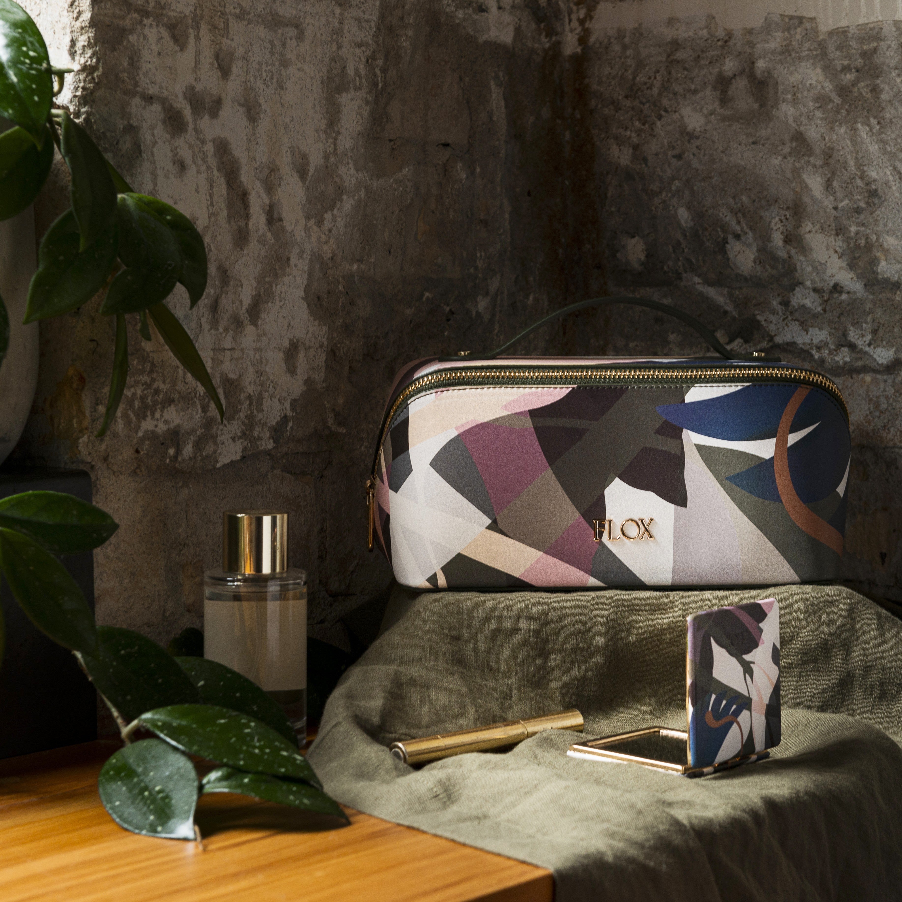 Flox Ahi Train Case