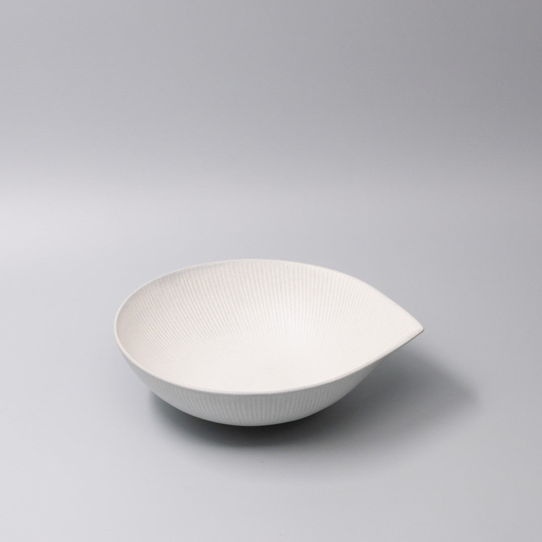 Leaf Shaped Pouring Bowl in Snow White