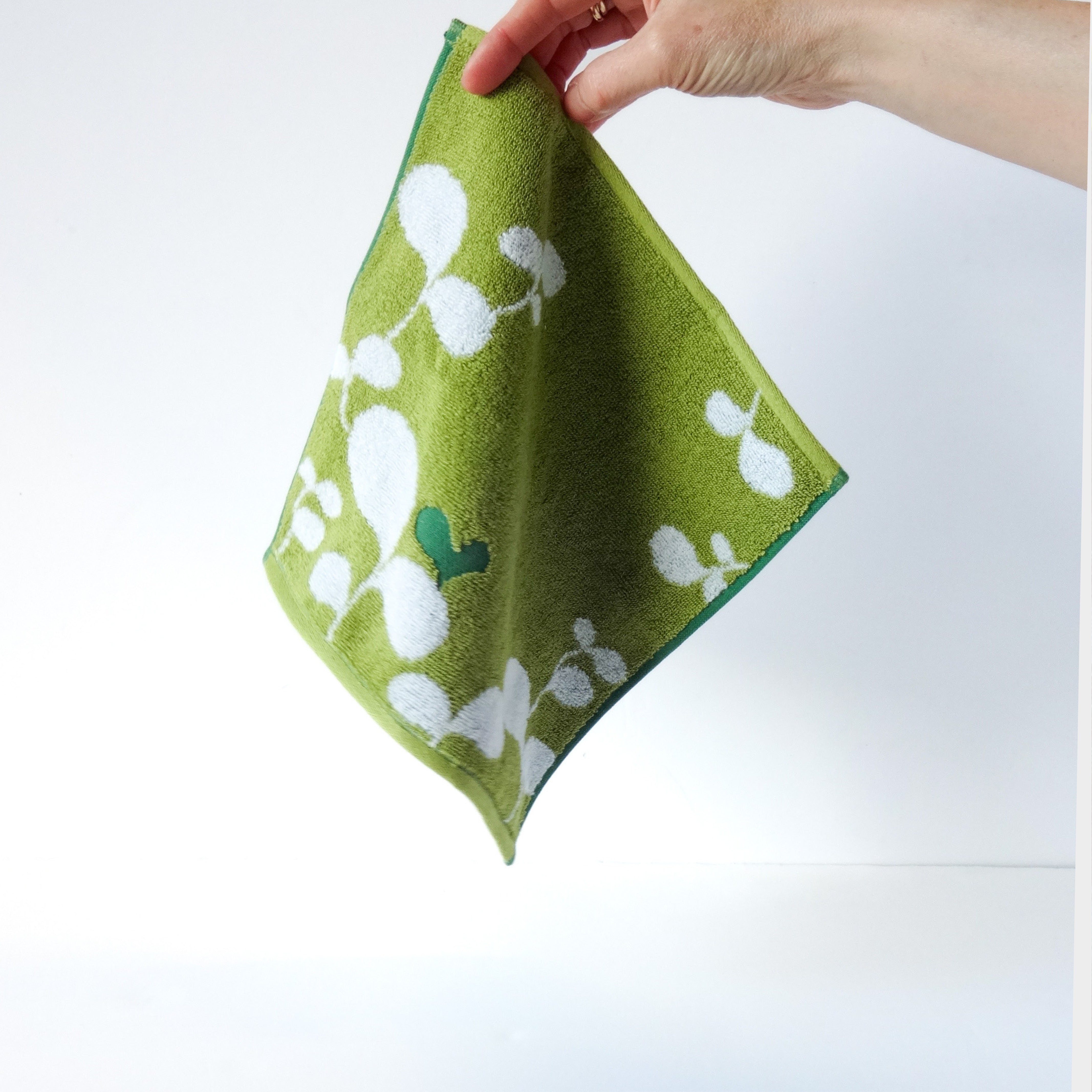 Face Towel in Green Heart Leaf