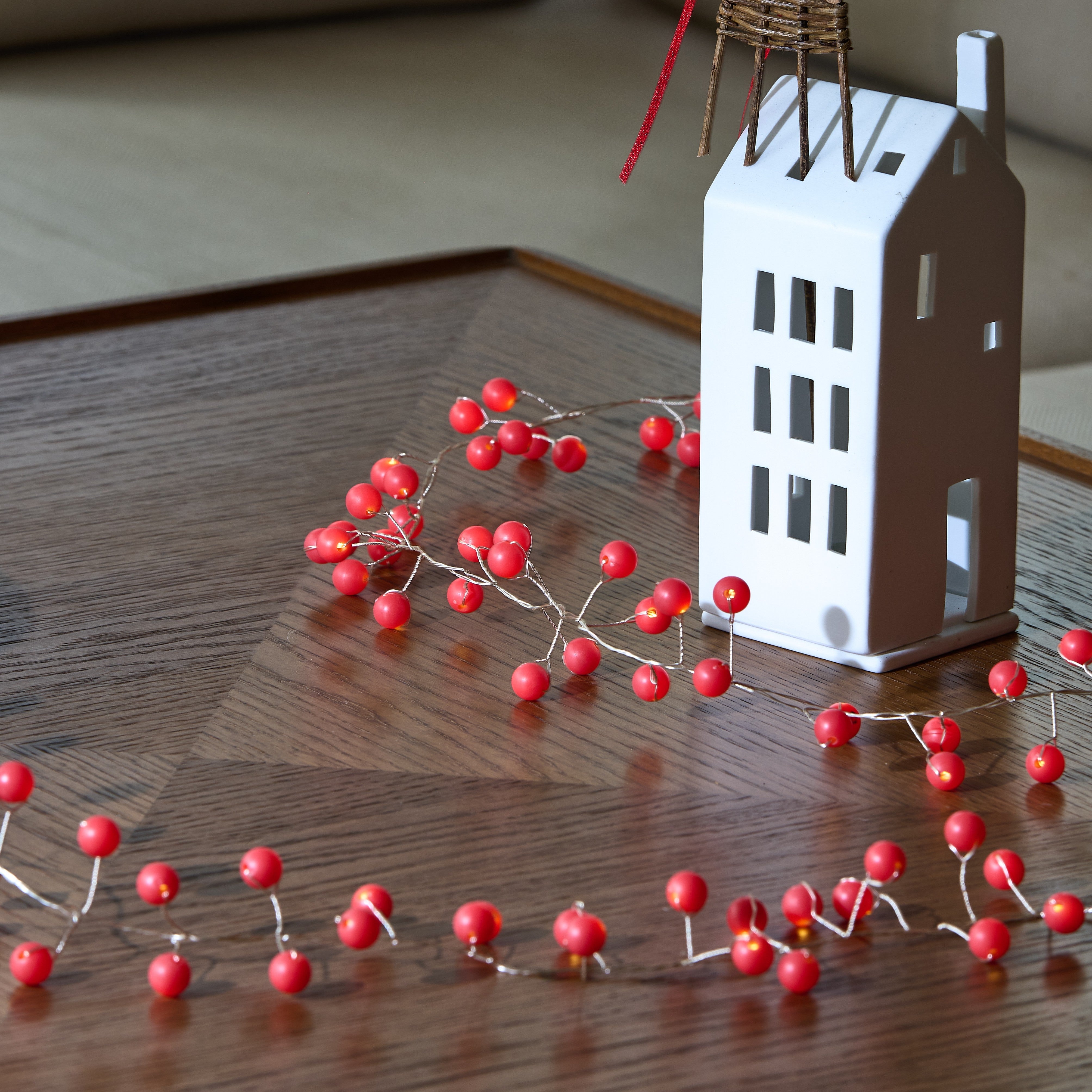 Snowberry Light Chain in Orange/Red