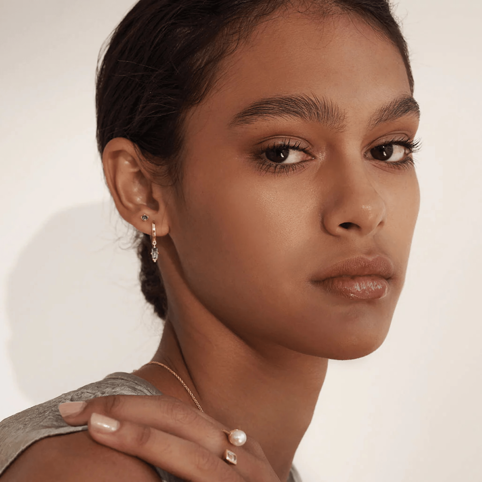 Earrings Huggie w Green Quartz Baguette - Whatever We Like - 