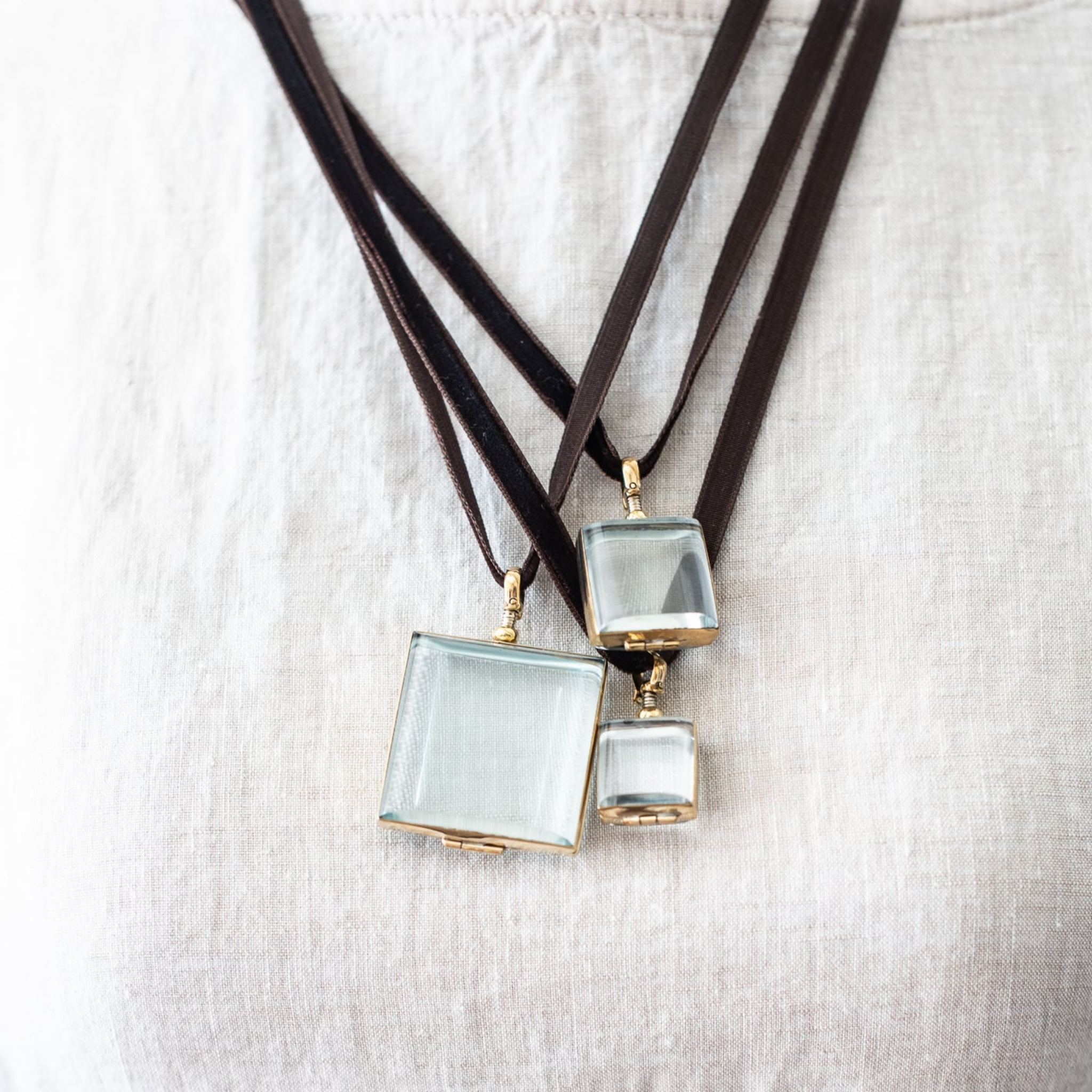 Locket Rock Crystal Med Square w Velvet Ribbon