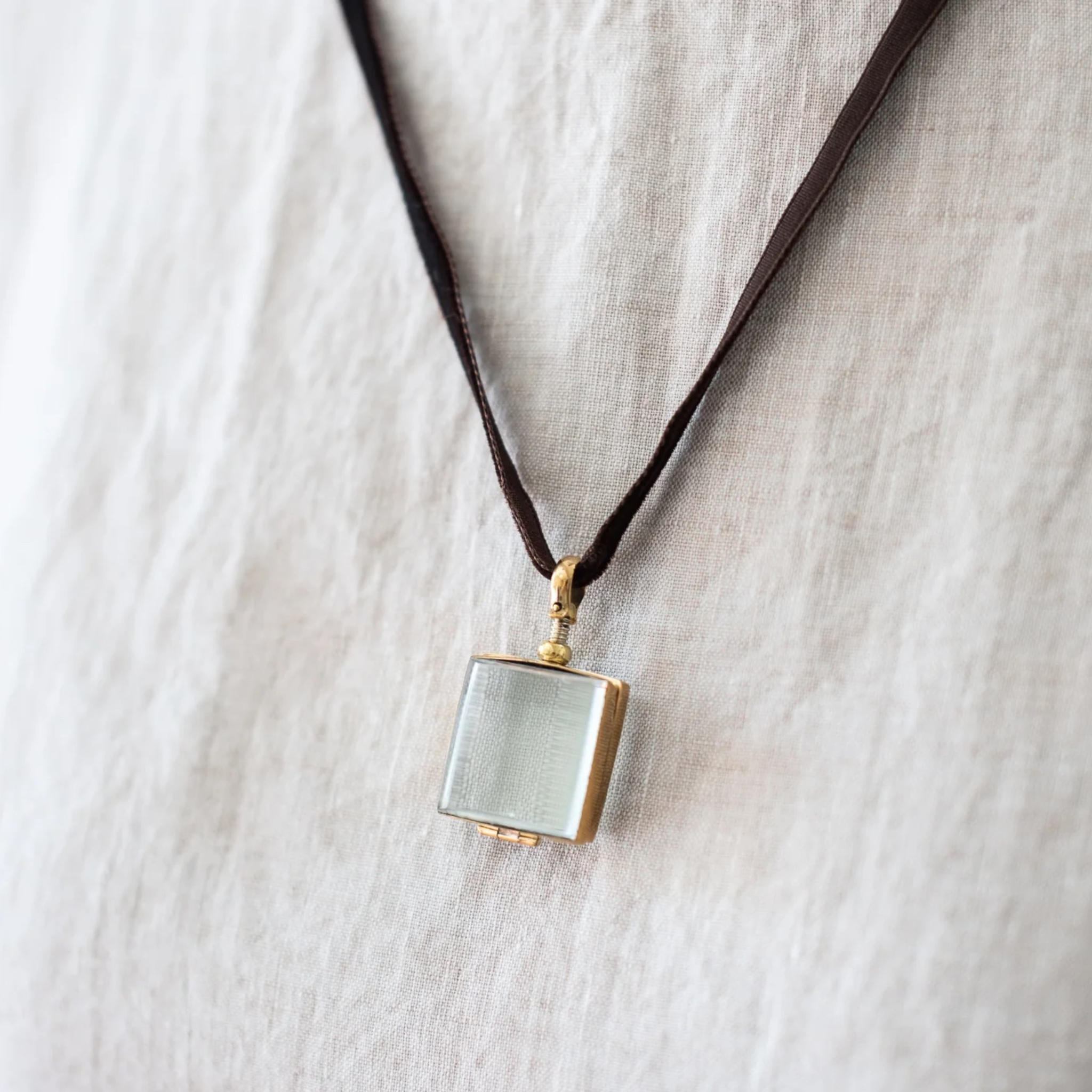 Locket Rock Crystal Med Square w Velvet Ribbon