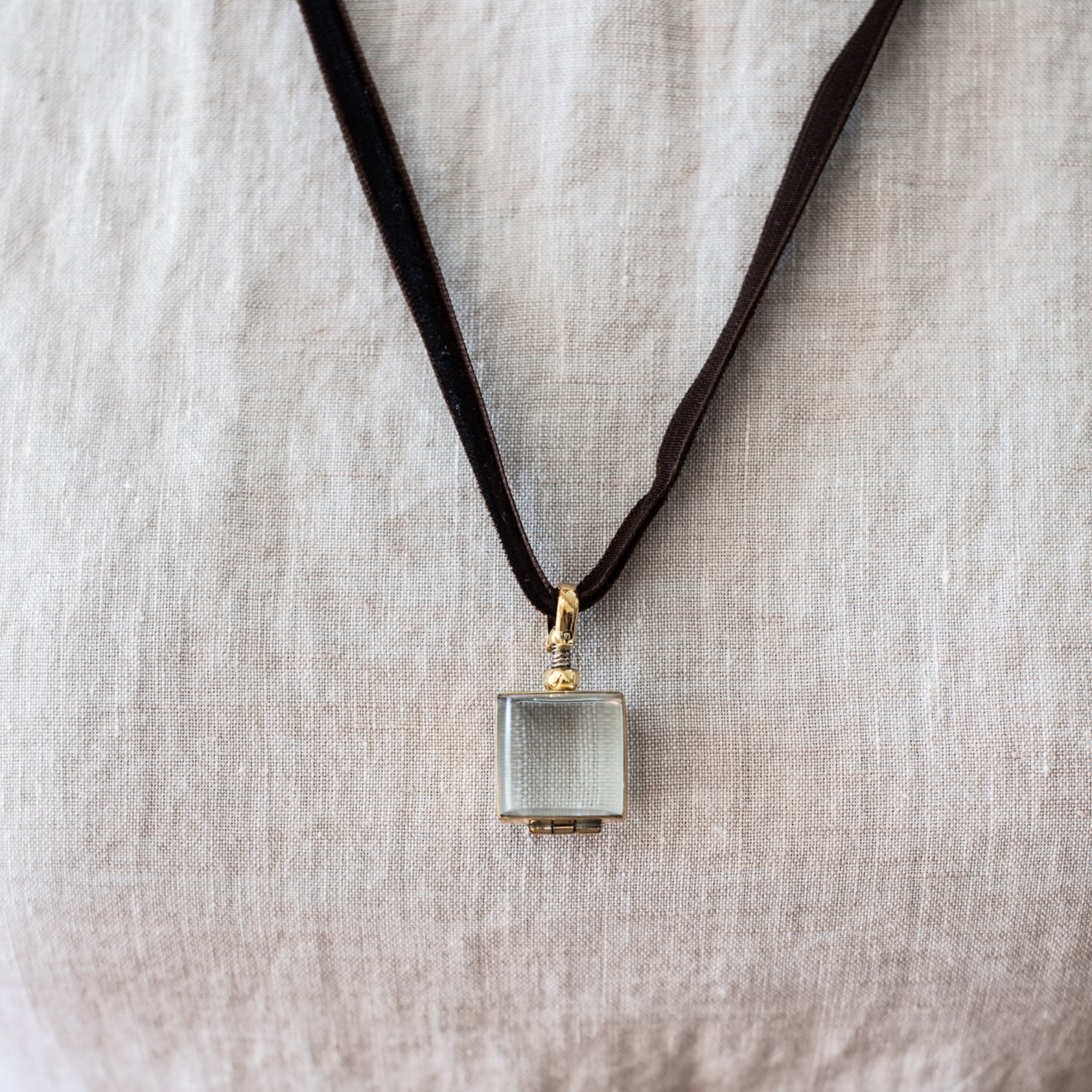 Locket Rock Crystal Sml Square w Velvet Ribbon