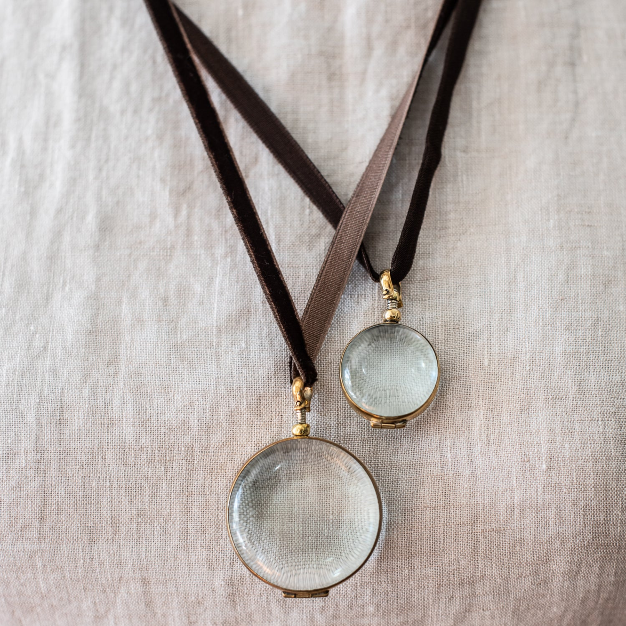 Locket Rock Crystal Med Round w Velvet Ribbon